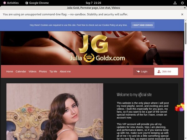 Julia Gold With Mastercard